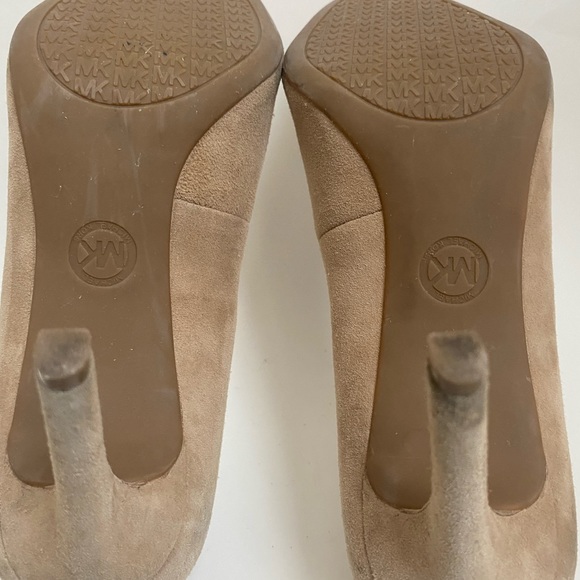 Michael Kors Beige Suede Closed Pointy Toe Suede Heels 3.5inc SZ 9.5 - Picture 4 of 10
